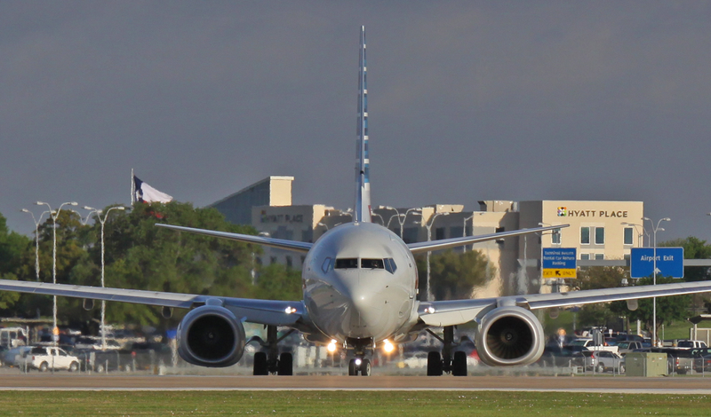 Boeing 737-823